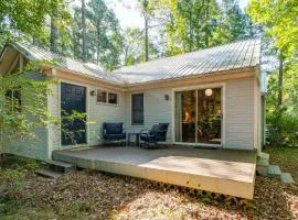 Carrboro Quaint! 2 Mi to Heart of Chapel Hill!