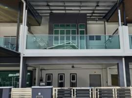 Hello Pangkor Home 73A - A Nest for 12 buddies, hotel in Pangkor