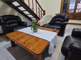 Casa centrica con cochera doble，位于罗萨里奥的酒店
