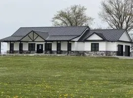 Country Cornerstone Retreat Upstairs Apartment with Hot Tub, Jetted Tub, Sauna, Massage Chair, BBQ