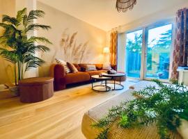 Superb House Sleeps 7 parking in Cambridge, hotel in Trumpington