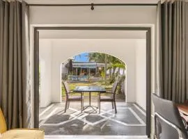 Grand Sahāna 1 - 1BR Digital Nomad Beachfront Apt - Work from Paradise