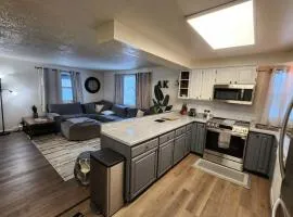 Newly Remodeled Bright & Centrally Located Stay