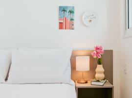 2Q moderno c/ Piscina e Academia、イタパリカのホテル