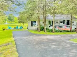 Peaceful Lakefront and Fireplace Getaway Upstate Escape