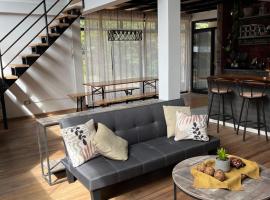 Casa familiar en Oxapampa hasta 5 personas con cochera, villa in Oxapampa