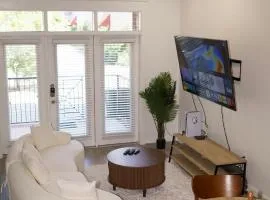 Midtown! Close to Convention Center & Stadiums