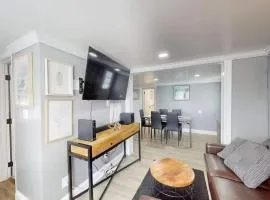 Parrot Bay 35