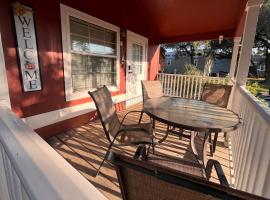 Angelina Cabin - Hot tub, heated pool, quite & relaxing, holiday park in Austin