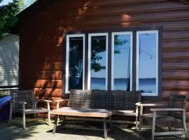 Cozy Lakefront Cottage on Black Lake