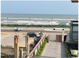 Hotel Palace Golden R-Rivera with Cafe & Swimming Pool, luxe hotel in Puri