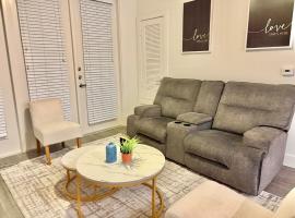 Chic Comfort Close to Everything, hotel in Spring