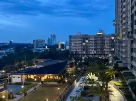 Cozy 2Br Condo Unit with Balcony Views