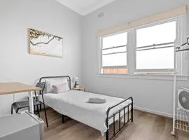 Affordable Single Bedroom - Heart of Belmore with Shared Bathroom