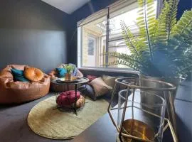 Tropical Ocean Vibe Retreat Fully Air-Con Home