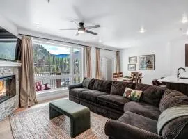 Spacious and Luxurious 2BR Condo - Kids Ski Free condo