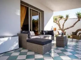 Villa Luxe Heated hydromassage mini-pool WI-FI P-Privato AC Garden Patio BBQ Near the Sea