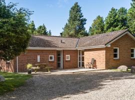 Holiday Home K&aelig;rh&oslash;gen R&oslash;m&oslash; Denm, hotel con tinas de hidromasaje en R&oslash;m&oslash; Kirkeby