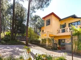 Wind Chimes by 'V Are Family' - Valley Views, BBQ, Patio - Serviced Villa!