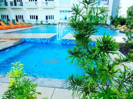 Lafayette Park Square with balcony facing pool view, hotel con hidromasaje en Cari Mayor