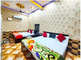 Hotel R-NANDAN G-H # Near Ram Janambhoomi With #Wifi #Reataurant# Facilities Excellent Customer Service- A Best Hotel In Ayodhya!, hotel in Ayodhya