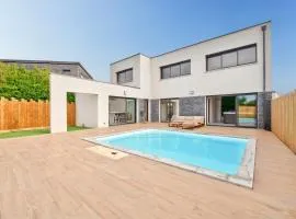 Villa pour 9 - Piscine chauffée - Jacuzzi