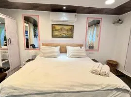 Independent Studio 25 Corner House Bandra west