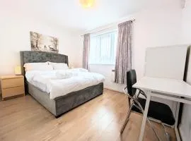 2 Bed - Sleeps 4 - Free Parking - 5 Min to Centre