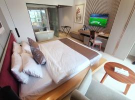 The Peace Palace Luxury Hotel and Restaurant, отель в городе Sunāmganj