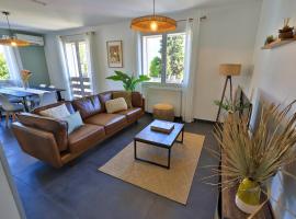 Maison - Saint Nazaire Les Eymes, hôtel à Les Eymes