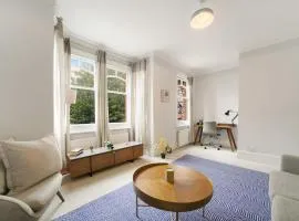 Pass the Keys Cosy apartment in Kilburn