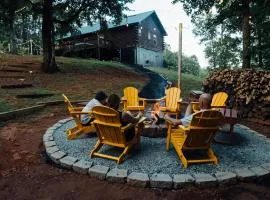Luxe Lodge Escape - Hot Tub-Outdoor Movies-Game Room-Fire Pit
