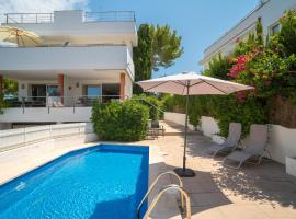 Villa Jazmin for 8 with swimming pool and beach views, hotel in Alcudia