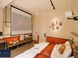 Cozy Apartment- Free for Laudry, Gym Private, CoffeBar -Desk for working- 2mins to Train St