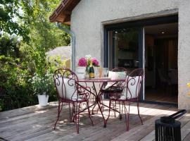 TREE LODGY - Linae, hotel in Ray-sur-Saône
