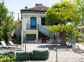 Casa di Mia Zia Bed & Wine - Villa Uve, ξενοδοχείο σε Costigliole dʼAsti