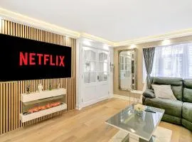 Aspen Close 4 Bedroom Retreat with Spa, Sauna and Gym