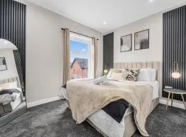 Union Road Apartment with Free Parking Near Manchester