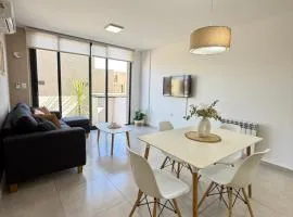 Departamento premium con amplio patio en pleno centro de Carlos Paz
