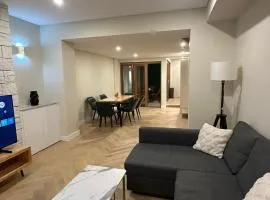 2 Bedroom Apartment Darlinghurst with Patio Access