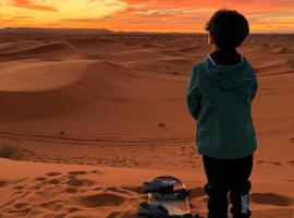 luxury desert night camp、メルズーガのホテル