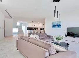 Beachfront Luxury Villa Perenna