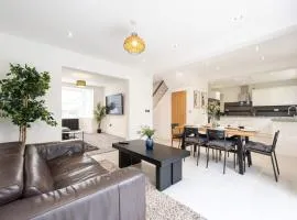 The Wilmslow House Free Parking - Close to Airport