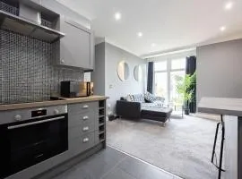 The Sharston - Free Parking & Close To Airport