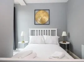 The Sharston - Free Parking & Close To Airport