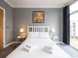 The Sharston - Free Parking & Close To Airport