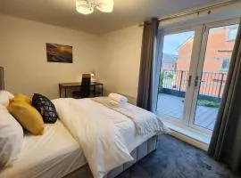 Luxury Deluxe Favoured Home - 4 bedroom - 9 Guests - Contractors Welcome