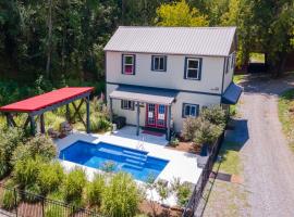 Maple Valley Farm House By Avada Properties, отель в городе Pleasant Hill