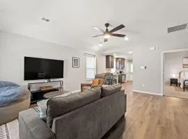 Stylish 2BR -Fenced Yard, Grill, TV- Pet Friendly
