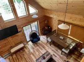 Luxury Cabin with Outdoor HotTub-NEW Construction